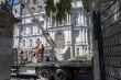 2. Installing a new lamp, Hôtel de Ville de Montréal .